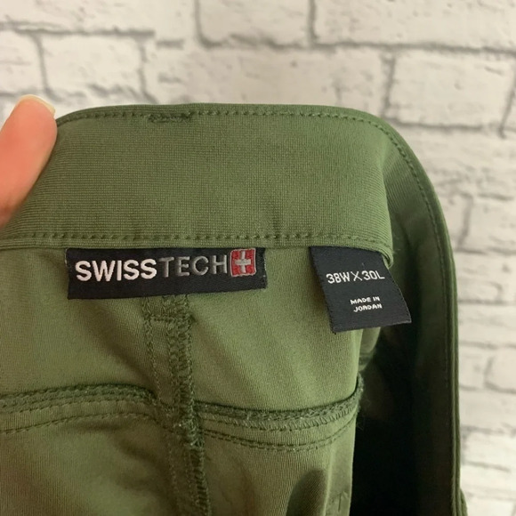 Swiss Tech Men’s Travel  Pant Size 38W X 30 L Olive Branch Comfort Casual - Picture 3 of 8